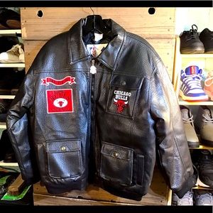 VINTAGE CHICAGO BULLS NBA FAUX LEATHER UNISEX BLACK JACKET CHILDREN SPORTS .